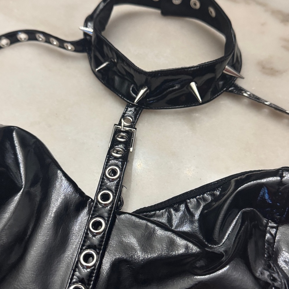 Widow harness spiked top - Picture 2 of 9